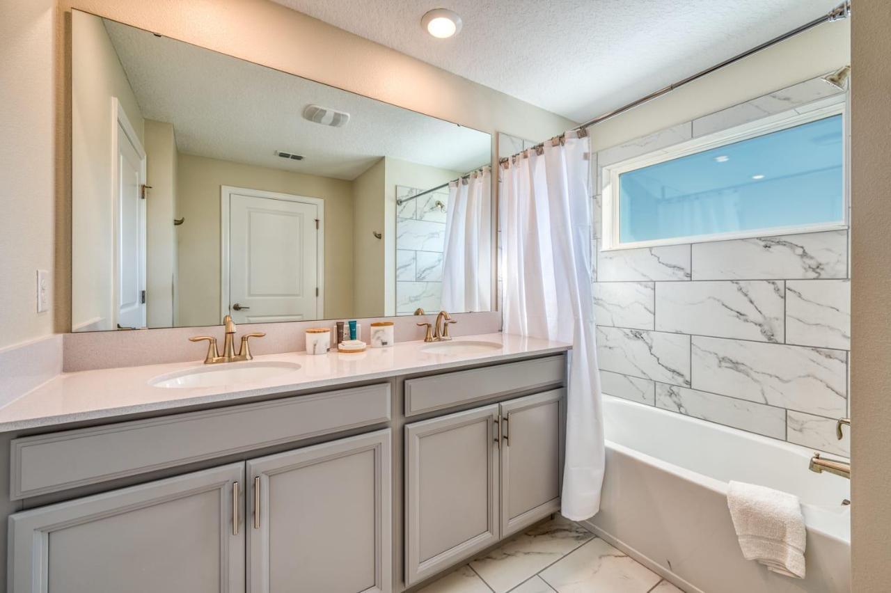 Awesome Home With Private Pool Near Disneyキシミー エクステリア 写真